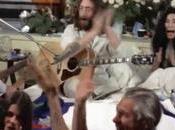 John Lennon écrit “Donnez chance paix” parce “nous avons tous Hitler nous”.