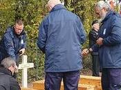 inhumation trois soldats russes Guerre