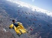 Record parachutistes wing suit formation