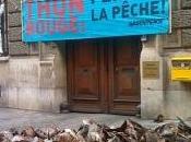 France Greenpeace déverse cinq tonnes têtes thon devant ministère pour inciter fermeture pêche
