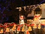 femme doit enlever décorations Noël pour vexer personnes d'autres religions