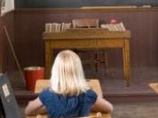 Etudier géographie dans avion plancher verre