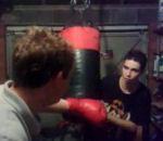 rigolo derrière frappe