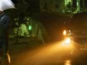 parapluie s’illumine grâce pluie