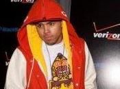 Chris Brown inculpé d'agression, prochaine étape avril