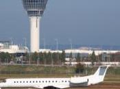 piste d'aéroport sert parcours leçon conduite