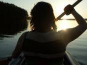 images kayakiste saute dans cascade mètres survit