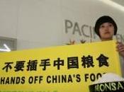 Greenpeace Chine interpelle Monsanto “Hands China’s Food”