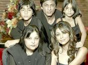 Shahrukh Khan pose Famille
