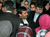 Ahmadinejad accusé d'acheter électeurs.