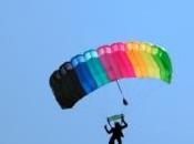 parachutiste atterrit dans arbre