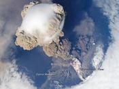 Eruption volcanique Mont Sarychev l’espace