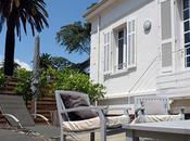 Maison Blanche, Saint-Tropez: l’ombre Place Lices