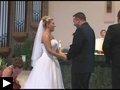 Videos humour: pantalon tombe pendant cérémonie mariage reporter dans flotte direct