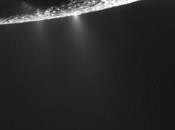 geysers vapeur d’eau d’Encelade photographiés sonde Cassini