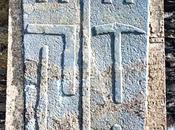 pierre tombale tailleur l'abbaye Bon-Repos (Côtes-d'Armor)