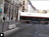 Videos: Accident Lyon fake l'année) jeunes s'amusent