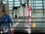 videos: Comment nettoyer vitre d'un escalator sans fatiguer Faire courses dansant
