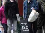 Robert Pattinson shopping Londres