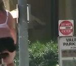 femme sexy minijupe fait vélo