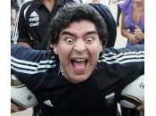 Foot:Maradonna fait mordre chiens