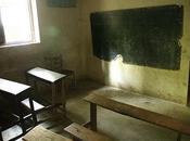 vide côtoie silence