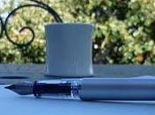 citron menton entre mains