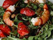 Salade fraises, crevettes roquette, sauce balsamique pistache