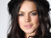 Lindsay Lohan elle souhaite logo Chanel bracelet anti-alcool