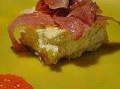 Mini-gâteaux camembert prosciutto, coulis poivrons rouges