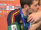Scoop Iker Casillas embrasse petite amie journaliste direct [vidéo]