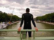 gendarmes Brigade Fluviale jettent l'eau.