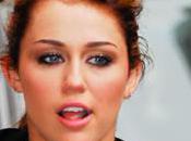Miley Cyrus dément avoir téléphoné volant