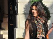 Photos Kardashian soeur promènent dans rues York