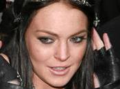 Lindsay Lohan pause shopping pendant cure