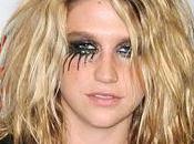 Ke$ha travaille plus... Pour gagner plus Elle lance clips simultanément