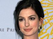 Anne Hathaway elle veut pousser chansonnette dans série Glee
