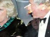 Prince Charles duchesse Camilla attaqués manants.vidéos