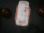 Chocolats noirs fourrés ganache chocolat blanc biscuits roses Reims