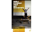 Drôle d’endroit pour belles rencontres…