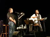 auteur, interprète, guitare blanche...