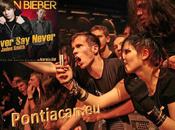 Justin Bieber reprise "Never Never" fans (Vidéo)