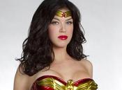 Wonder Woman Lynda Carter ''excitée'' nouveau costume