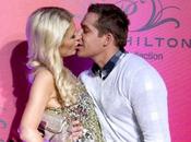 Paris Hilton Waits Soupe langues tapis rouge (PHOTOS)