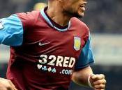 Aston Villa Carew veut revenir