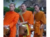 offrandes Moines Laos