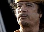Khadafi joue échecs...