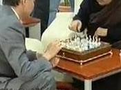 Kadhafi joue échecs télévision libyenne