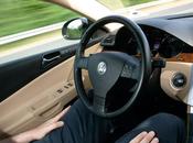 Volkswagen développe système pilotage semi-automatique