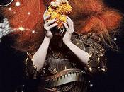 Björk revient avec single Crystalline